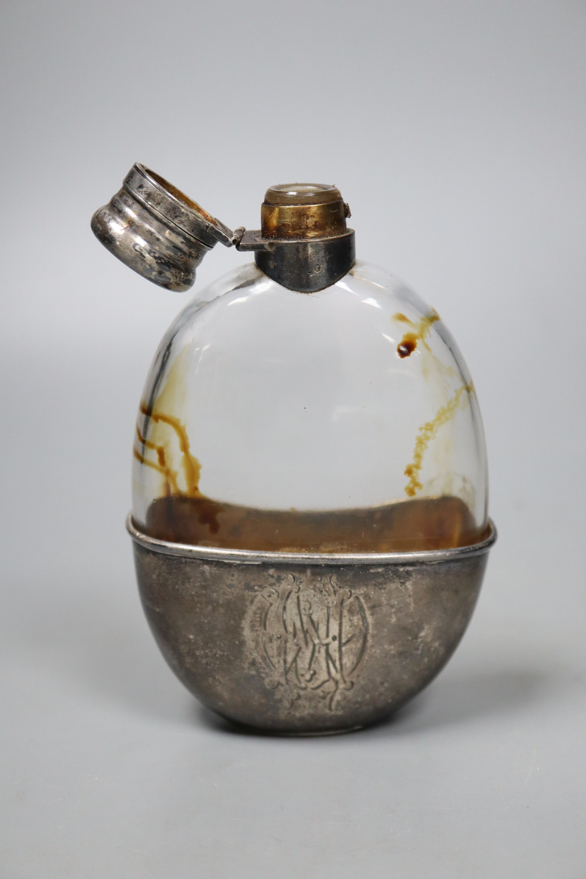 A Victorian silver-mounted glass oval hip flask, London, 1881,14cm, a later silver compact and a silver snuff box.